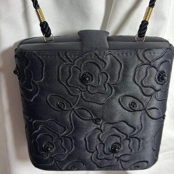 HOLT RENFREW Evening Bag - Picture 2 of 11